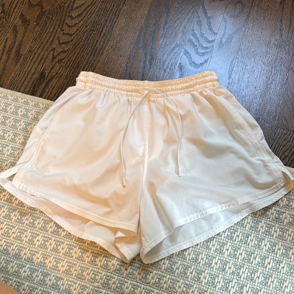 Lululemon Athletica Cream Athletic Shorts Lightweight Elastic Waist